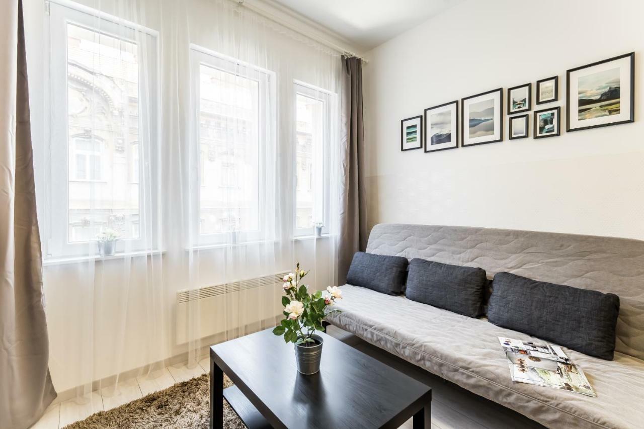 Fleur Creme Apartment Boedapest Buitenkant foto