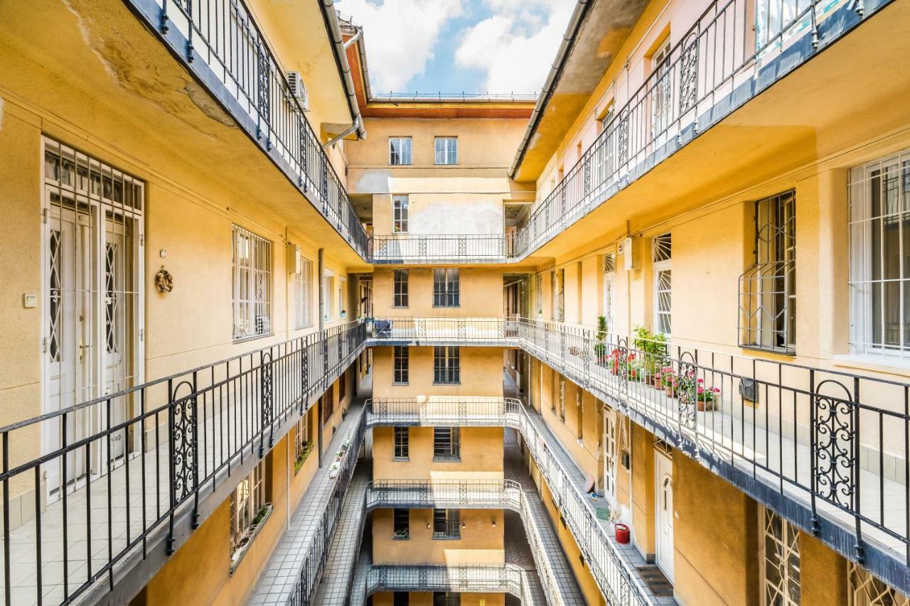 Fleur Creme Apartment Boedapest Buitenkant foto